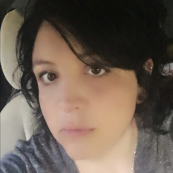 Meet your Posher, Leslie - Picture 1 of 2